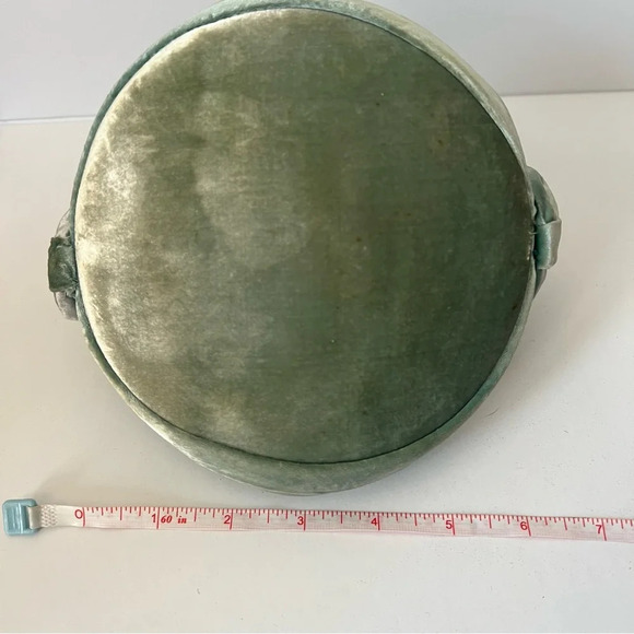 Vintage 1960s Ladies' Mint Green Blue Velvet Pillbox Side Bows Close Hat - Picture 14 of 15